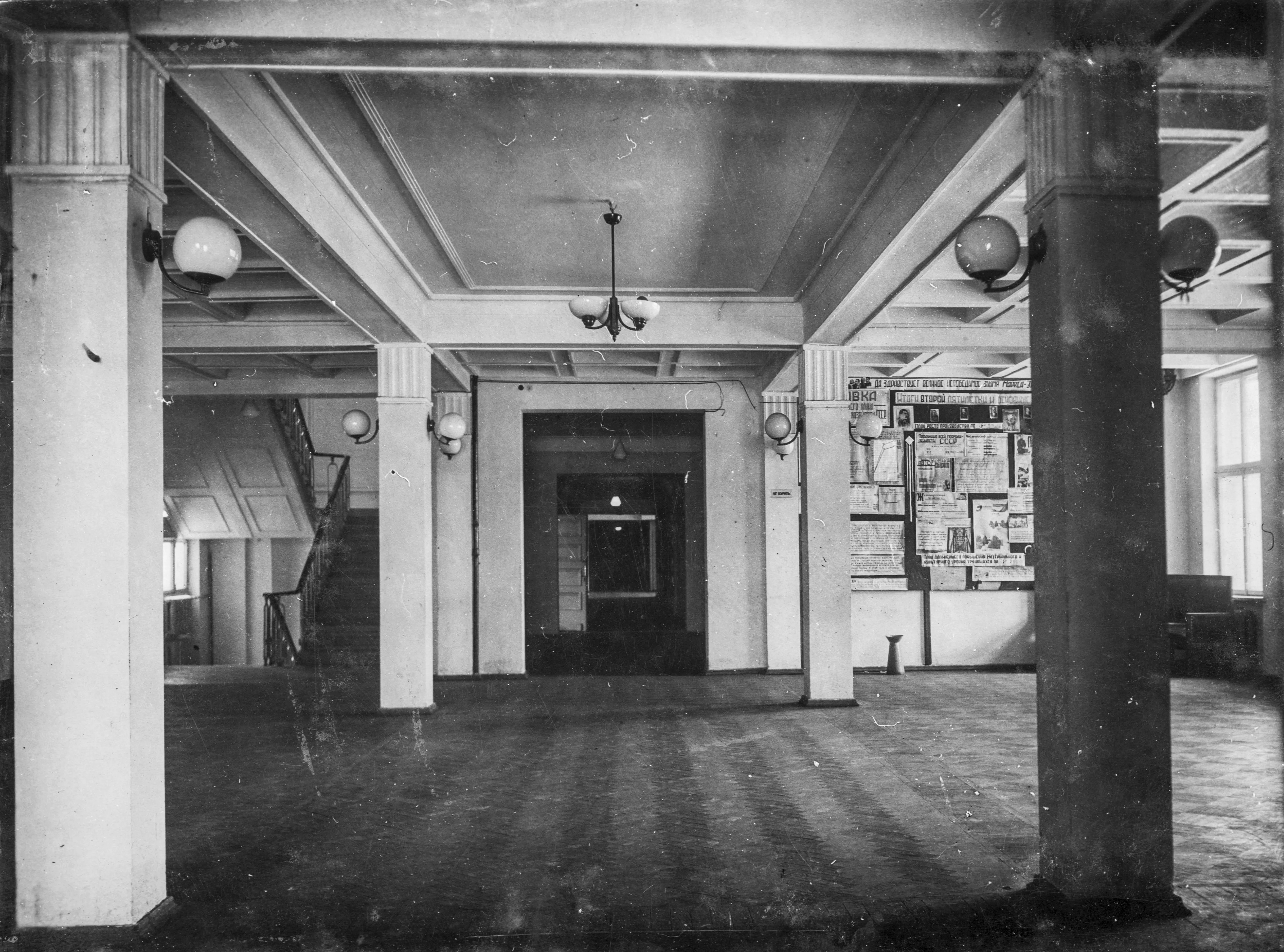 Фойе актового зала МХТИМП