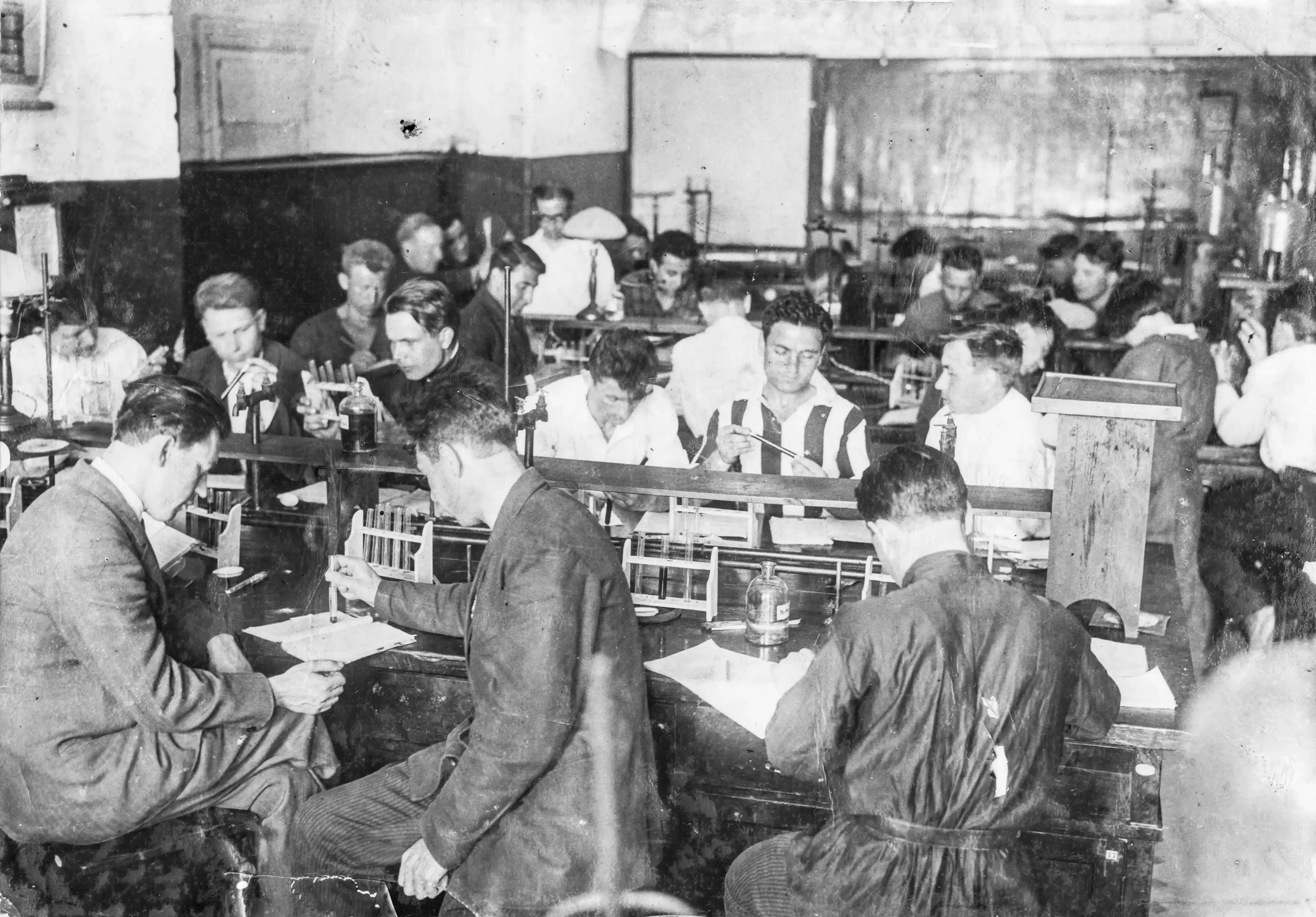 1945г